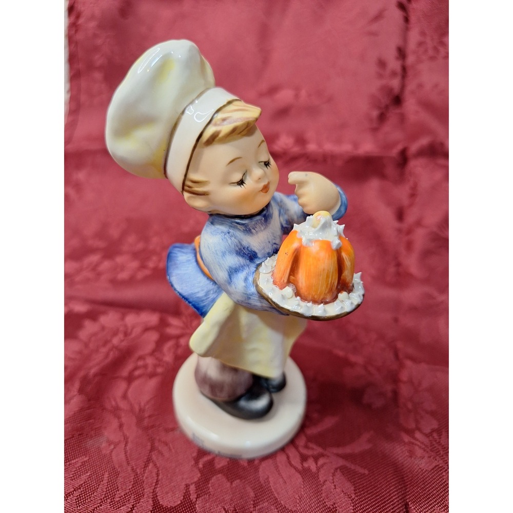 Goebel Hummel Figurine 128 Baker Boy Chef Bake to Perfection W‎ Germany TMK-6 - Picture 9 of 10